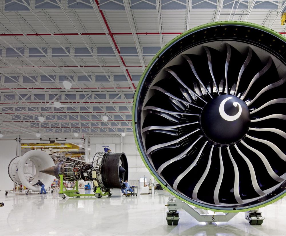 GE90-115B er verdens største flymotor. Diameteren på motorhuset er 3,43 meter, mens selve vifta har en diameter på 3,25 meter. Under testing har turboviftemotoren levert 569 kN skyvekraft. 