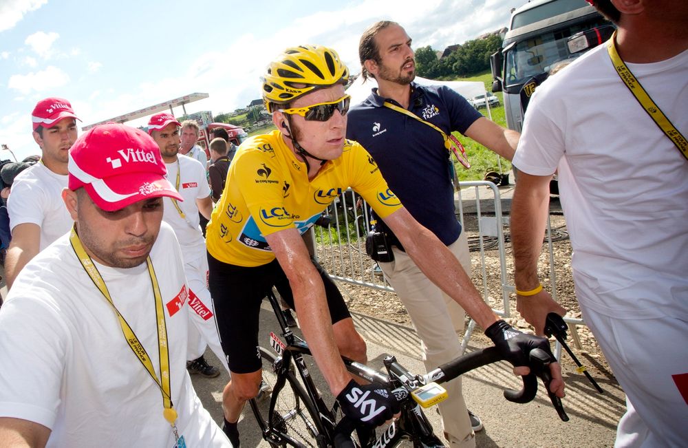 Tidligere Tour de France-vinner Bradley Wiggins røper at Sky har et hemmelig våpen i Flandern Rundt søndag. Det skal være utviklet en helt ny sykkel, som skal være fantastisk i de brosteinspartiene rytterne vil møte i flere av de store klassikerrittene som står for tur.  