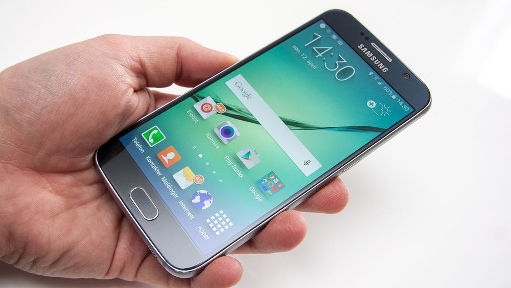 Galaxy S6 har Samsungs til nå reneste og peneste menysystem. Det er basert på Android 5.0 Lollipop. 