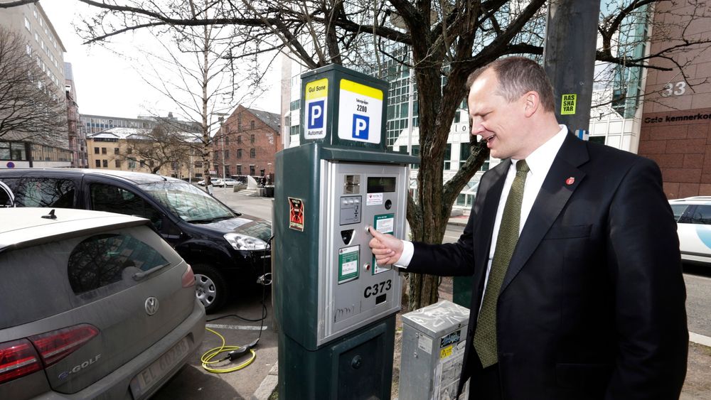  Samferdselsminister Ketil Solvik-Olsen vil ha et mer forbrukervennlig parkeringsregelverk.