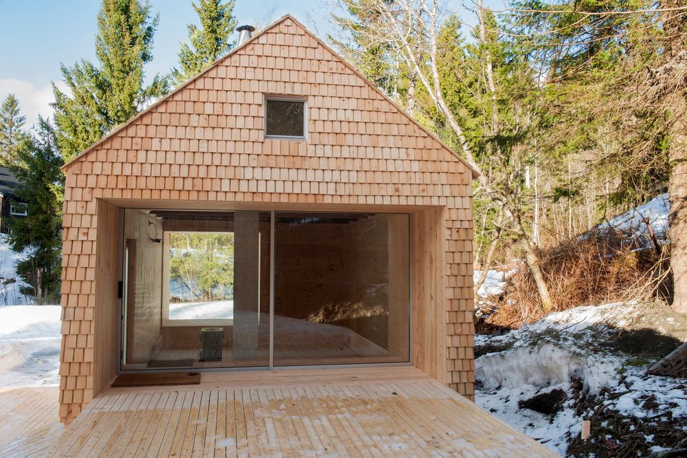 Huset i Skogen, Lian, Trondheim. Arkitekt August Schmidt har valgt saltaksform på alle byggene. 