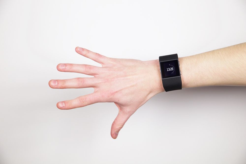 Fitbit Surge er et virkelig hybridprodukt - dels smartklokke, dels aktivitetstracker, dels treningsklokke og dels pulsmåler. 
