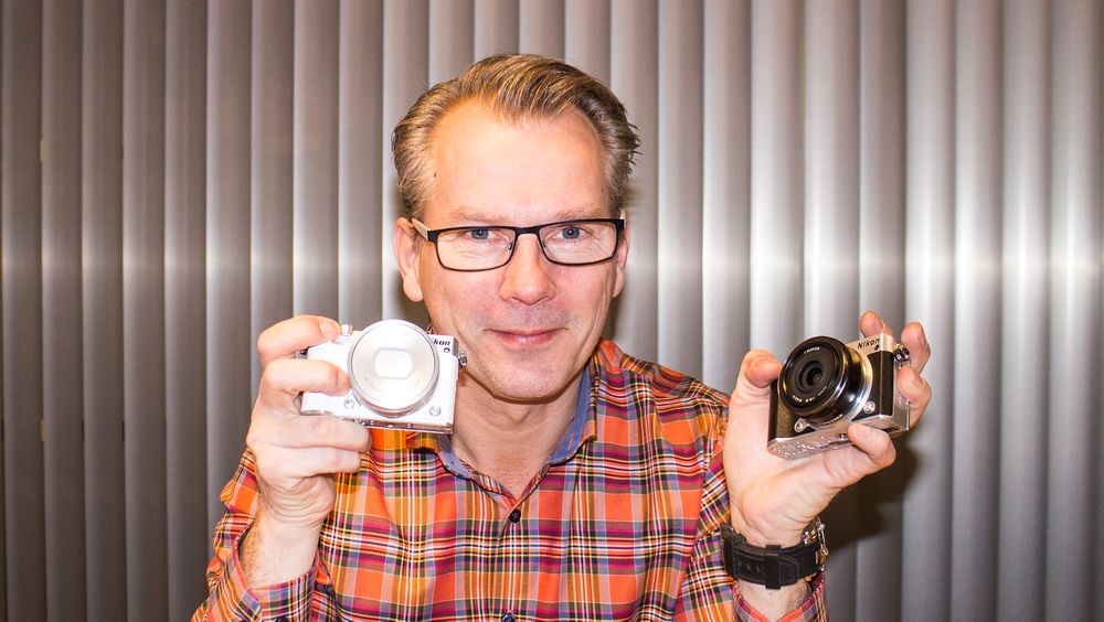 Sort eller sølv: Nikon 1 J5 kommer i tre ulike fargekombinasjoner. Sort, sølv eller både sort og sølv forteller selskapets europasjef, Björn Nordgren. 