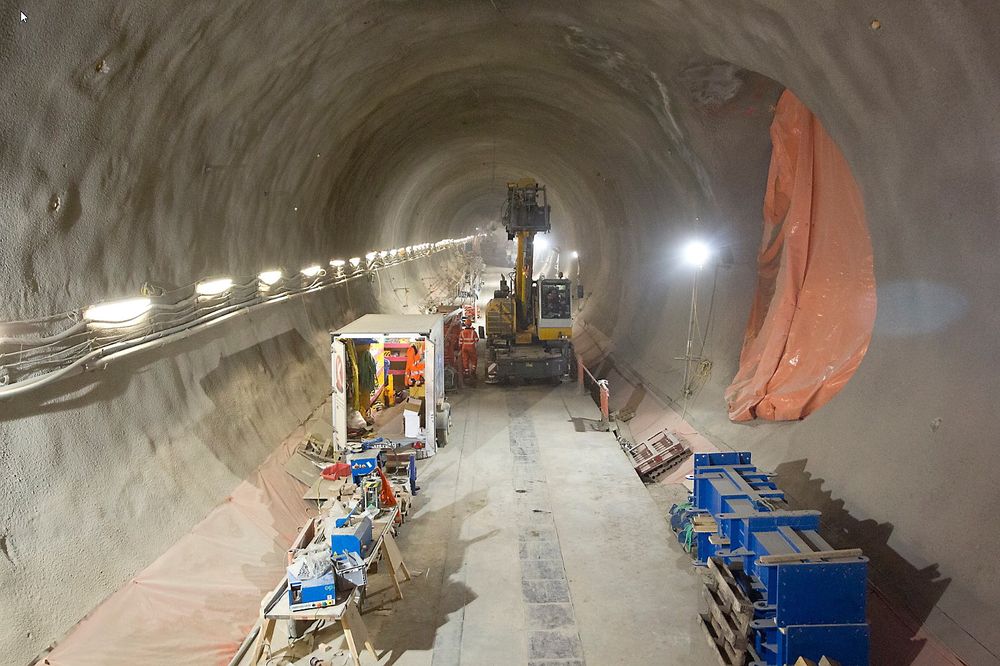 Halvparten av de seks millioner tonnene massene som fraktes  ut av tunnelene brukes på  Wallasea island.  