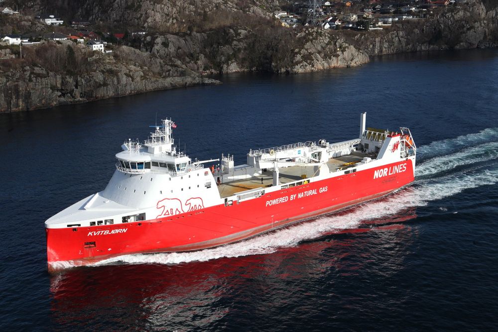 Norlines' LNG-drevne godsskip Kvitbjørn og Kvitnos trafikkerer havner langs norskekysten og ned til Nord-Europa. 
