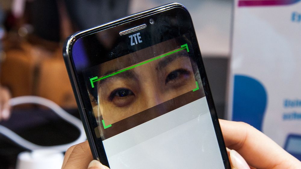 ZTE og andre bruker teknologi fra EyeVerify, som kan ta i bruk et vanlig frontkamera for identifikasjon. 