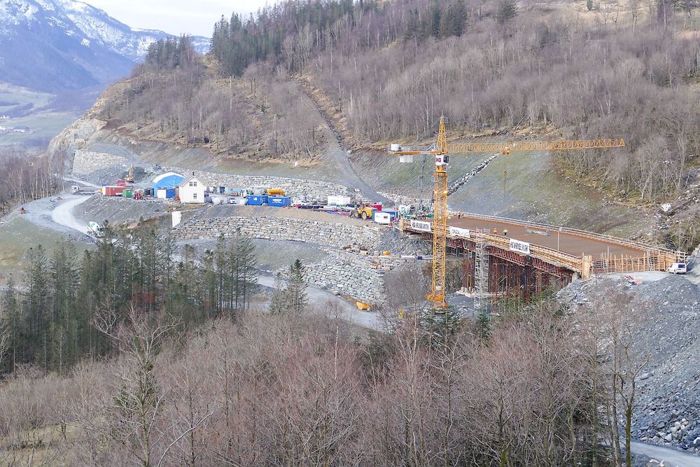I løpet av 48 timer med kontinuerlig støp ble betongarbeidet på den nye Hålandsbrua ferdig. 