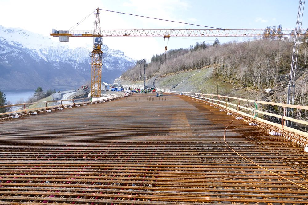 I løpet av 48 timer med kontinuerlig støp ble betongarbeidet på den nye Hålandsbrua ferdig. 