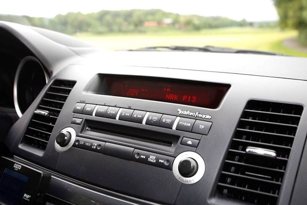  Selv om de fleste nybiler leveres med DAB-radio, er det fremdeles bare én av fem biler i Norge som er klare for slukking av FM-nettet.