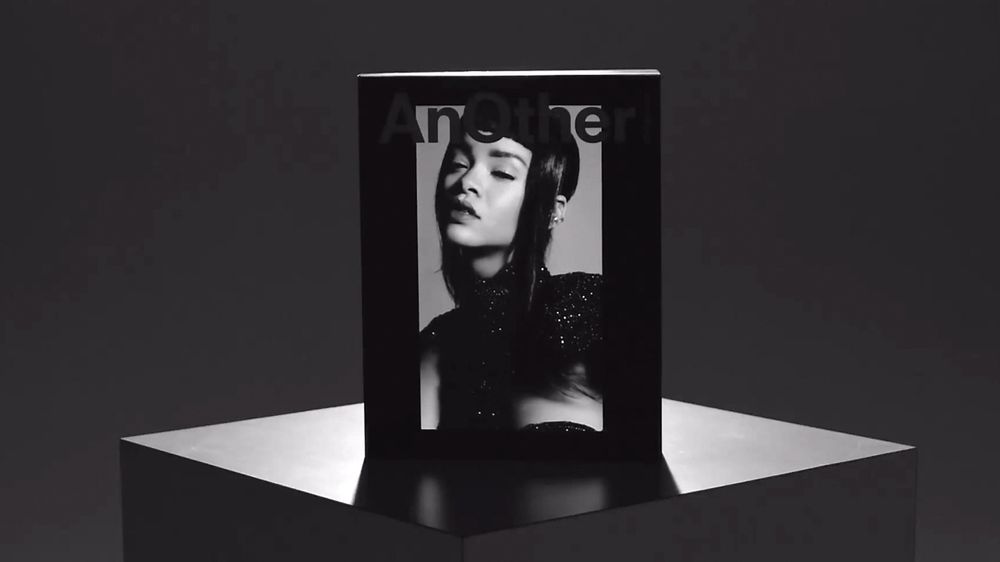 Rihanna pryder forsiden av magasinet AnOthers spesialutgave. 