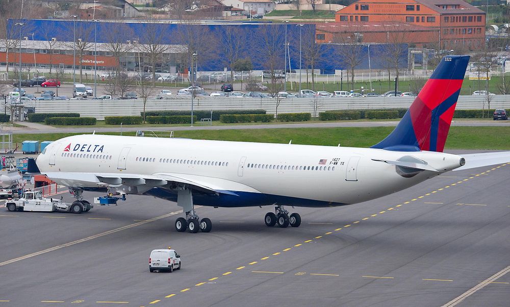Delta Air Lines er lanseringskunde på den videreutviklede A330. Her er den første A330-300 nettopp blitt malt. 