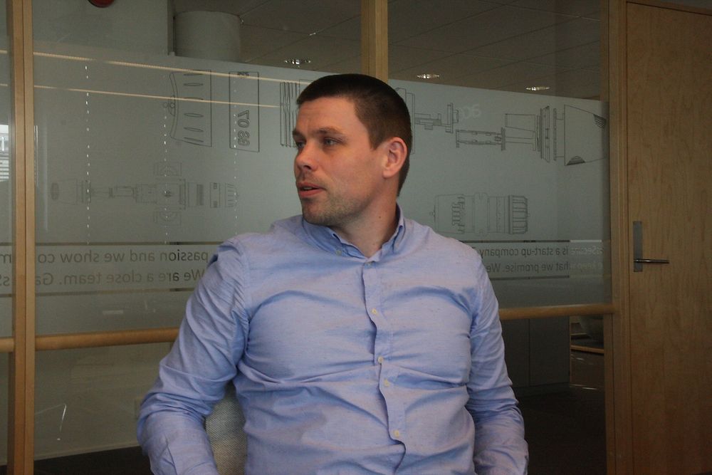 Håkon Sandberg måtte finne fram sin doktorgradsavhandling fra 2001 for å løse utfordringene med å lage et trådløst system som bruker minimalt med strøm. 