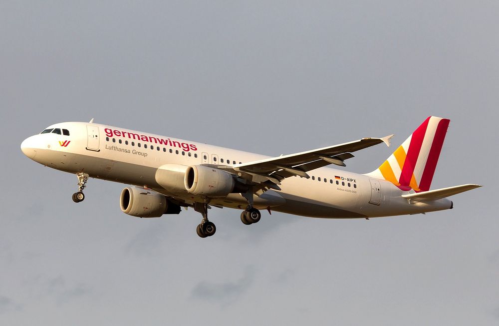 Dette udaterte bildet viser ulykkesflyet D-AIPX fra Germanwings, et Airbus A320-200 produsert i 1990. 