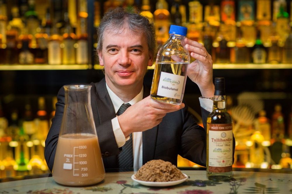 Nylig kunne Celtic Renewables, her ved Martin Tangney, vise fram den første prøven av bio-butanol produsert på Whisky-rester.