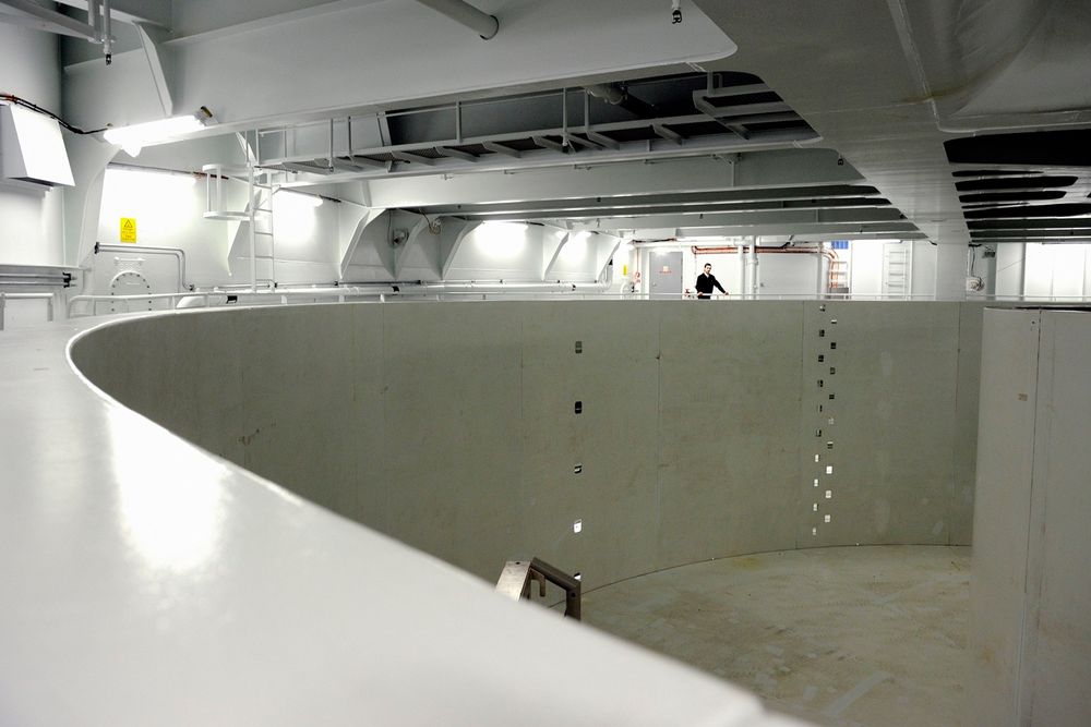 Den innvendige karusellen om bord har kapasitet til 4400 tonn fleksible rør. 