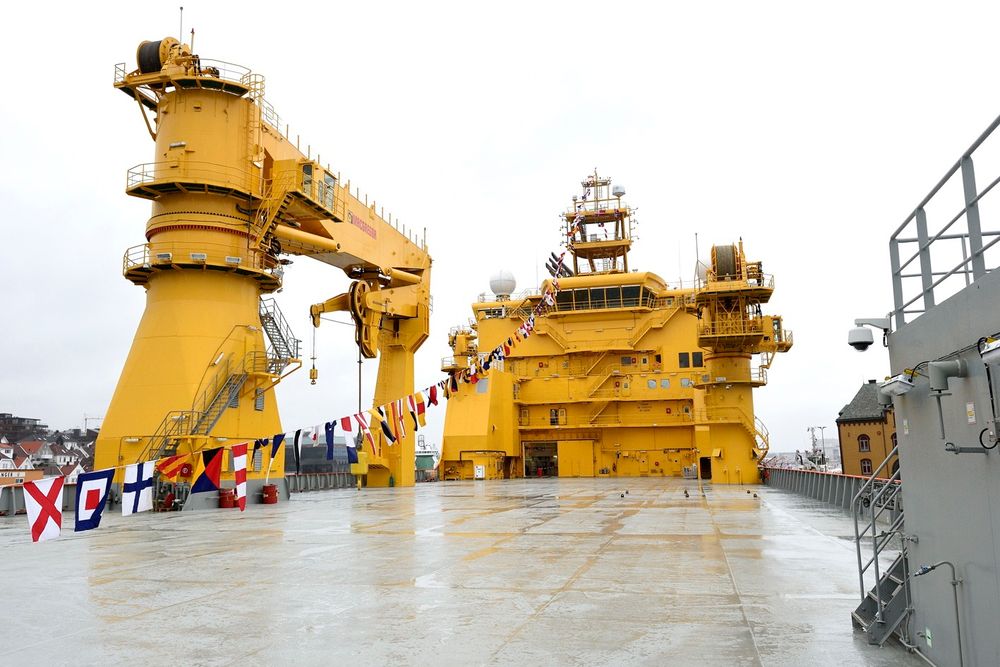 Viking Neptun har 2600 m2 dekksareal og to offshorekraner, en på 400 tonn og en på 100 tonn. 