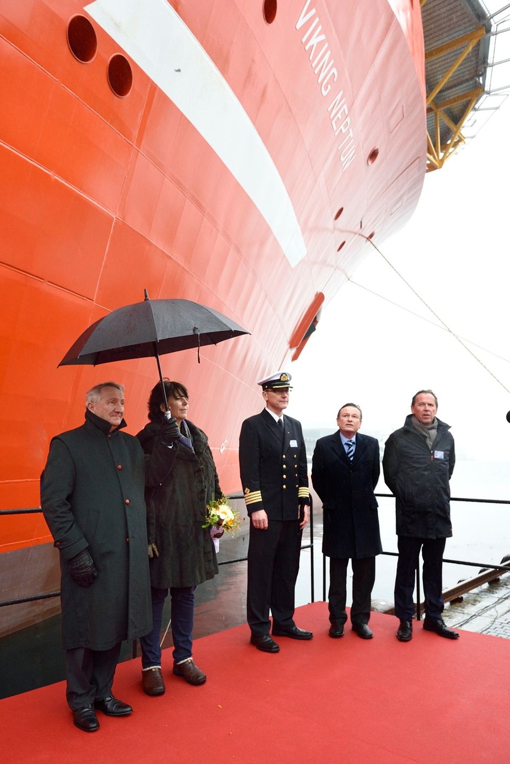 Dåp i Stavanger. Fra venstre: Thierry Pilenko (President, Technip), Patricia Pilenko (gudmor), Terje Kallevåg (Kaptein Viking Neptun), Jan Fredrik Meling (konsernsjef, Eidesvik), Ståle Rasmussen (konsernsjef, Kleven) 