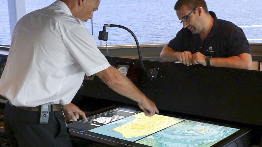 Navigasjon på ett brett om bord på «Island Performer», som eies av Island Offshore.  