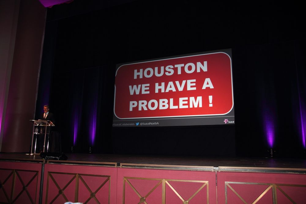 Humoristisk: Med Houstons mest brukte slogan fikk Statoils Mexico-sjef Helg Hove Haldorsen vist at oljeprisen er hovedproblemet for hele industrien.  