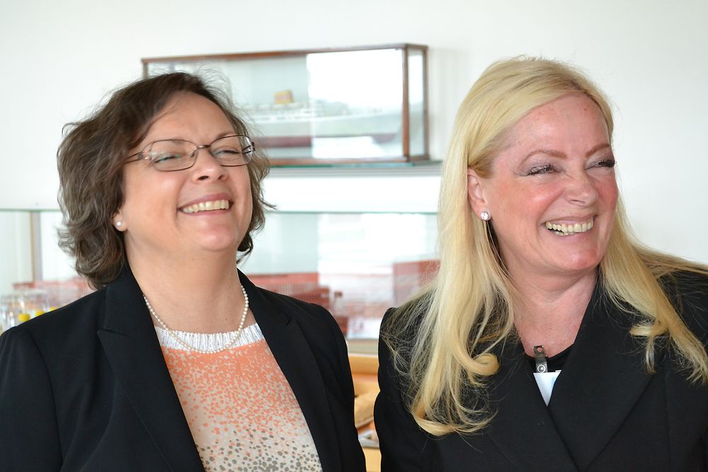 Ansatterepresentantene Angela Miller (Tekna) og Nina Iversen (leder av Global Employee Forum, som representerer alle ansatte), er strålende fornøyde med Remi Eriksen som ny konsernsjef. 
