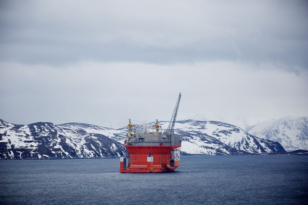Slik så det ut da Goliat-flyteren ankom Hammerfest i april. Etter to uker med kontroller og tester er FPSO-en nå på vei ut til feltet i Barentshavet.