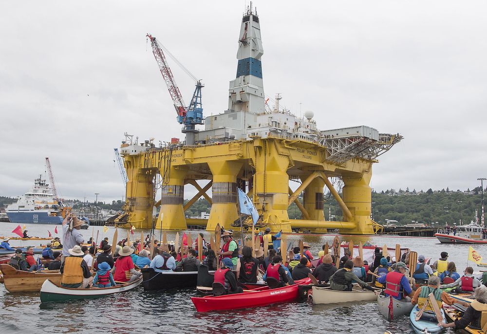 Søndag demonstrerte folk i kajakker og kanoer ved Seattle mot Shells planer om å bore etter olje i Arktis.