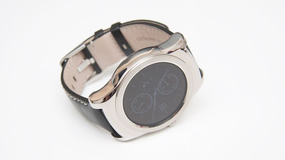 LG Watch Urbane er laget i metall, og har en trill rund skjerm. 
