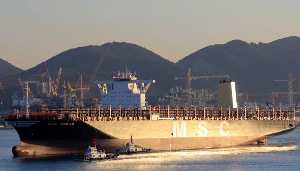 MSC Oscar bukseres etter sjøsetting. 