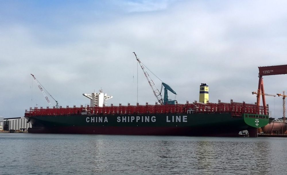 CSCL Globe er bygget av Hyundai Heavy Industries og er klasset av DNV GL. Skipet er 399,67 meter langt, 58,6 meter bredt. 