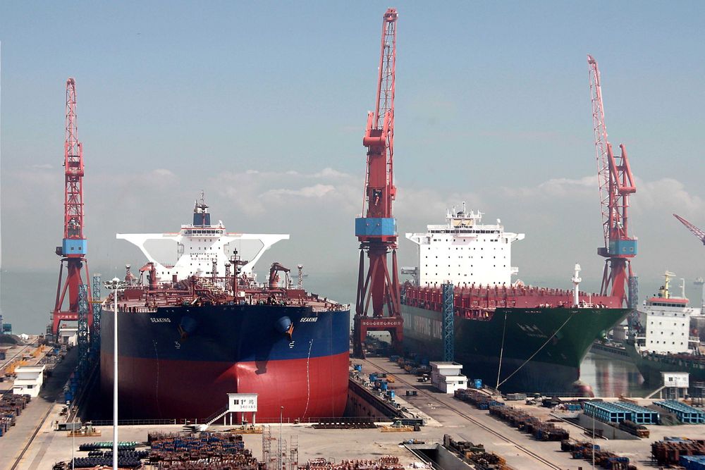 Gode tider: Det store oljetankskipet "Seaking" på 161.382 bruttotonn i dokken ved Chengxi Shipyard i Guangzhou. Tankskipet er 333 meter langt og 60,04 meter bredt. Det ble levert i 2005. 