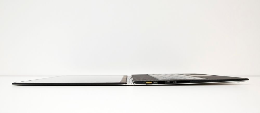 Ideapad Yoga 3 Pro er både ekstremt tynn og lett. 