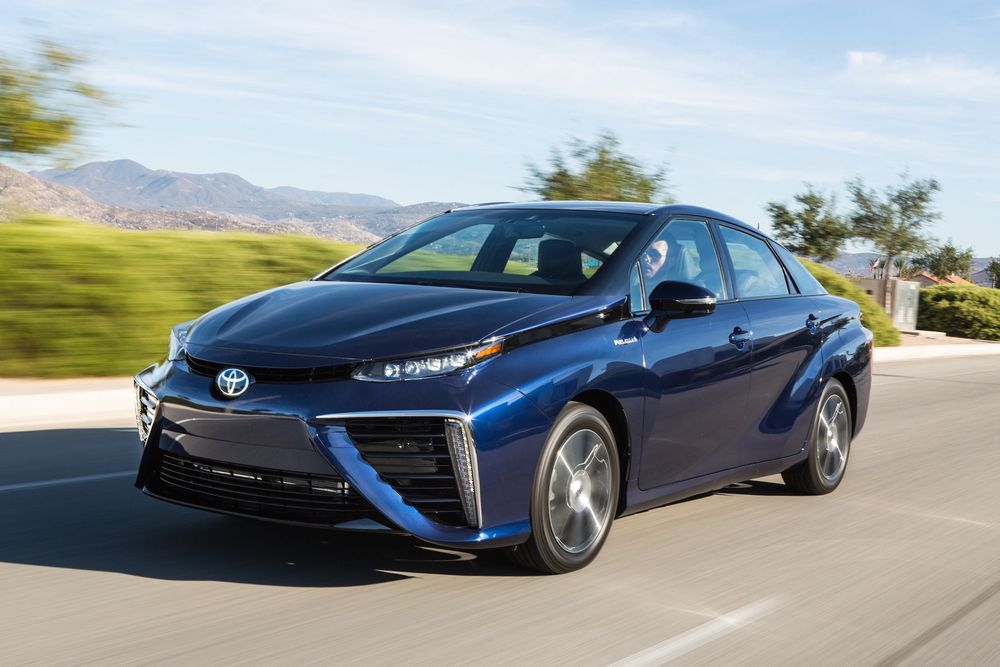 Toyota har på én måned solgt nesten fire ganger så mange Mirai i Japan som de hadde som mål å selge i hele 2015. 