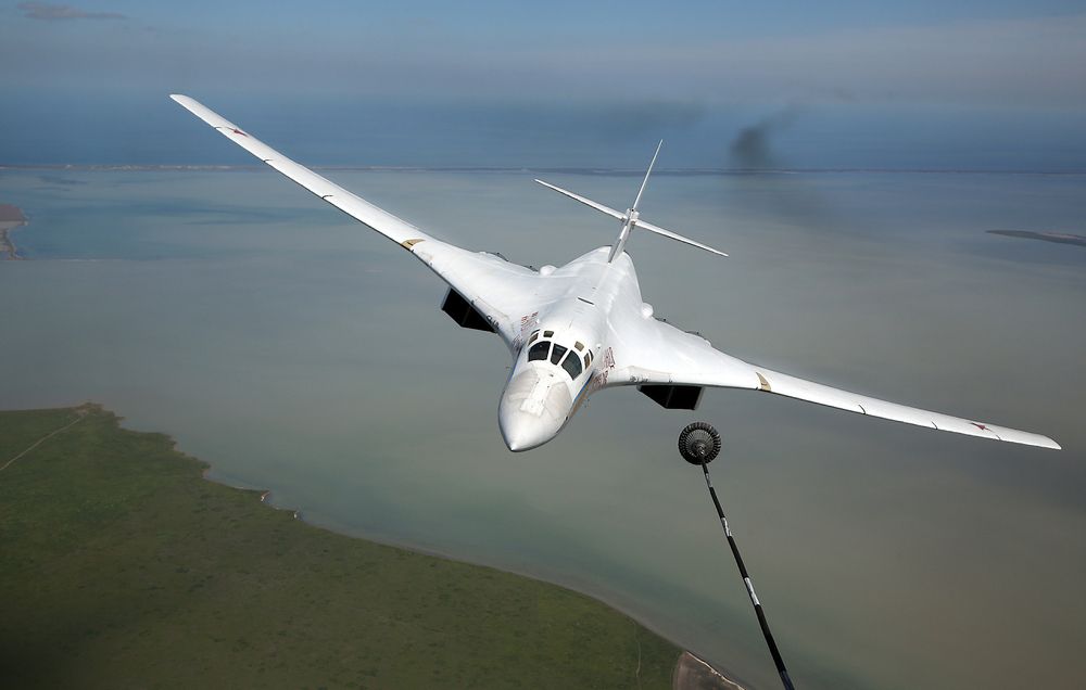 Tu-160 under drivstoffylling i lufta. 