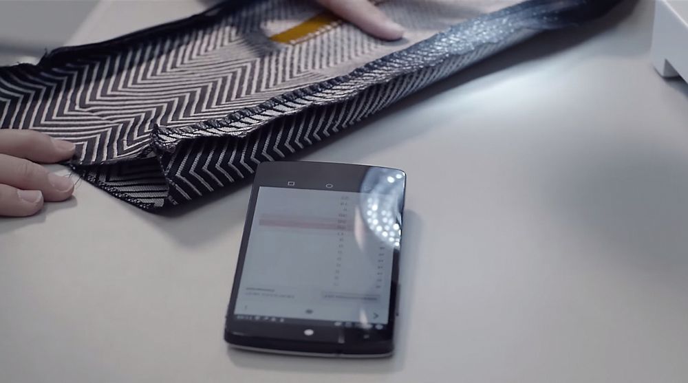 Google ønsker at alt som blir laget av tekstiler, som klær, bilseter og sko, skal kunne kommunisere med elektronikk. Arbeidet er allerede i gang. Google har utviklet prototyper som fungerer på over 12 stofftyper.  