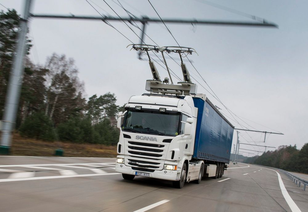 På testanlegget utenfor Berlin har Scania og Siemens de siste par årene testet ut det som kan være framtiden for veitransport. eHighway-konseptet skal nå settes i drift på offentlig vei i Sverige. 