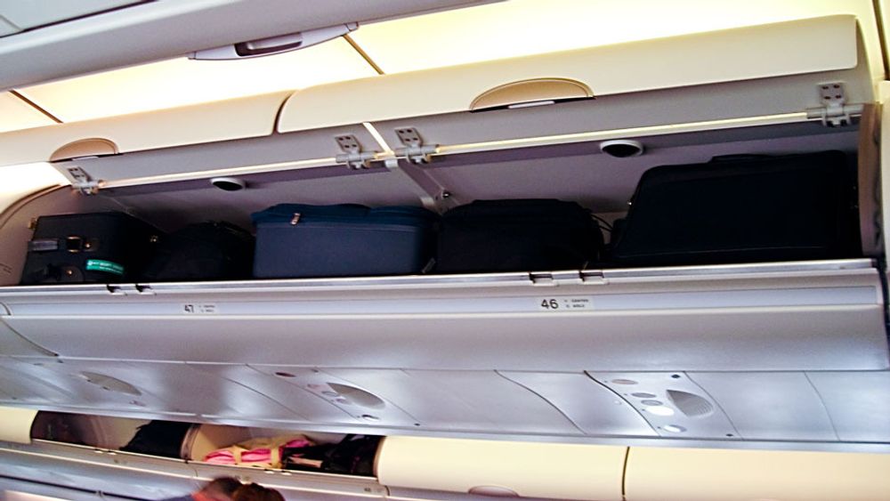 Passasjerene må droppe de store koffertene dersom IATAs nye forslag blir en realitet. Foto: Wikimedia Commons.