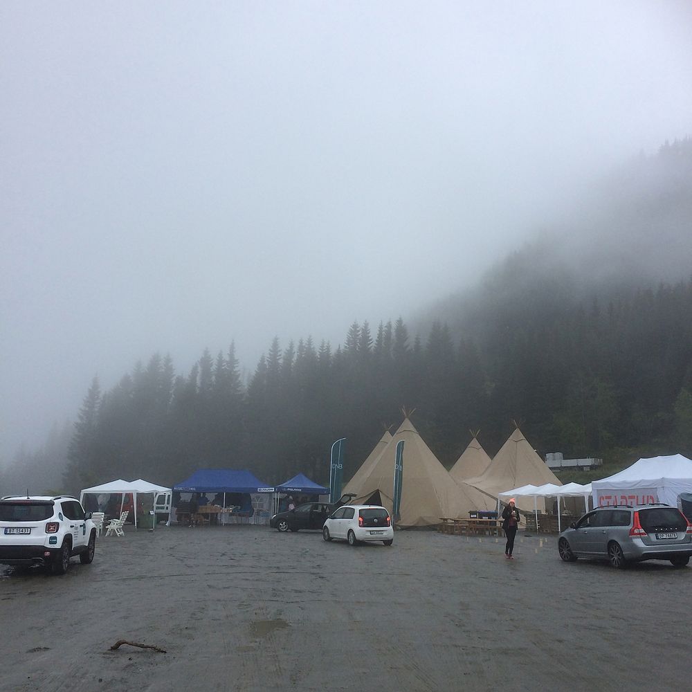 Camp. Startup extreme foregikk blant annet i store telt i Voss Fjellandsby, Bavallen.