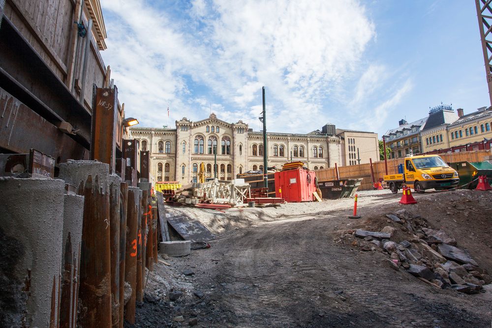 Bildet viser anleggsarbeid i forbindelse med oppgradering av Wessels plass i Oslo.