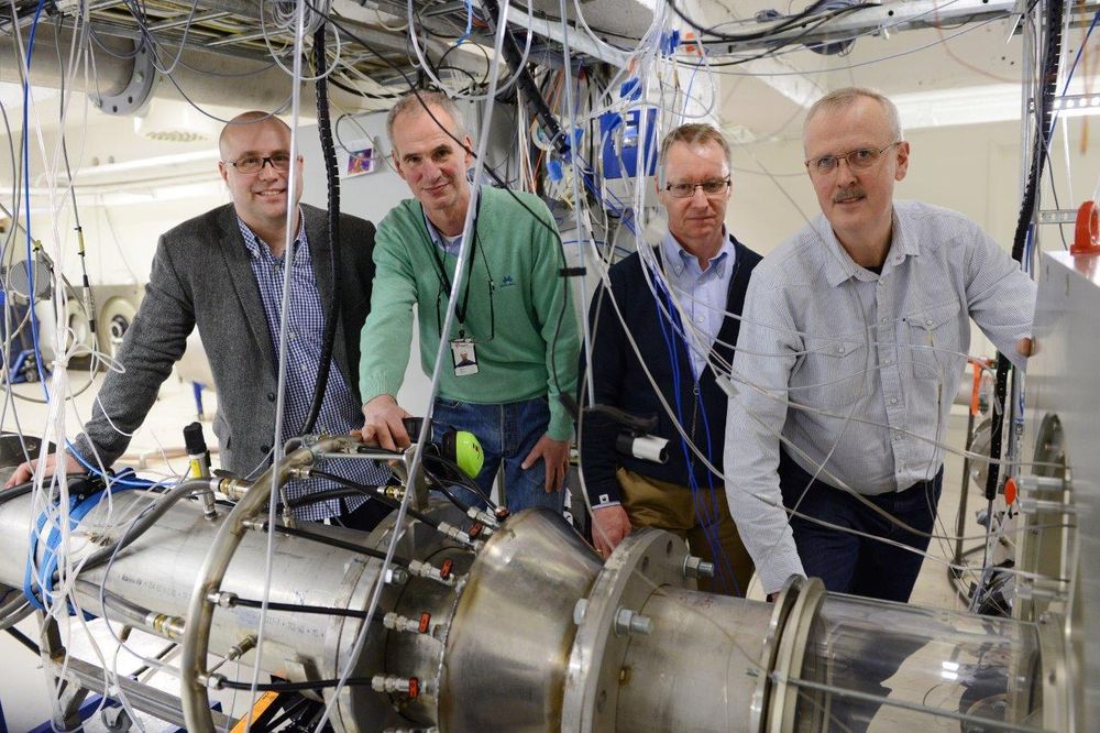 Richard Markeson (Gassco), Morten Løes (Statoil), Harald Fretheim (ABB) og Lars Eirik Bakken (NTNU) har store forventninger til den nye kompressorlabben ved NTNU på Gløshaugen. 