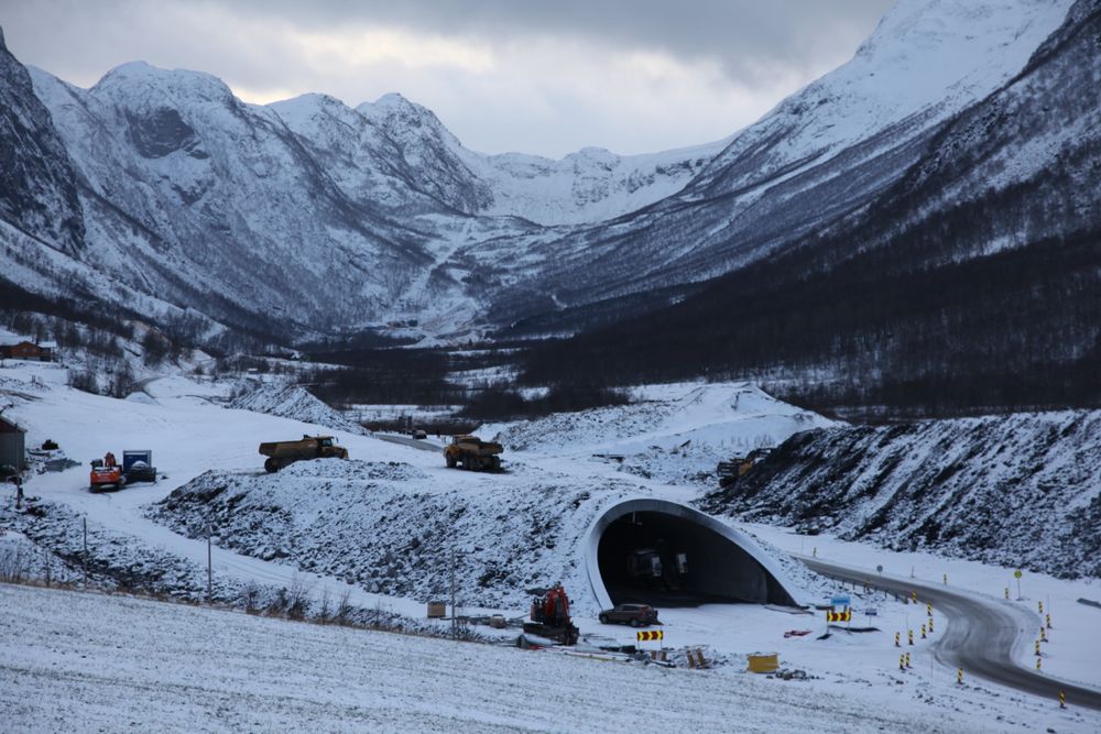 Den 440 meter lange betongtunnelen på fylkesveg 60 Røyr-Hellesylt som ble åpnet for trafikk tirsdag 15. desember. Foto: Kjell Herskedal