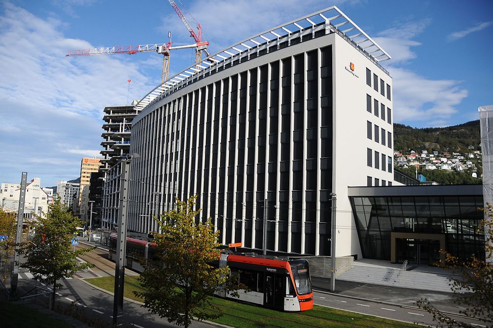 400 ansatte i Statens vegvesens sitt «gamle» hovedkontor fra Fyllingsdalen, og inn i nye kontorlokaler i Nygårdsgaten 112 i Bergen sentrum. 