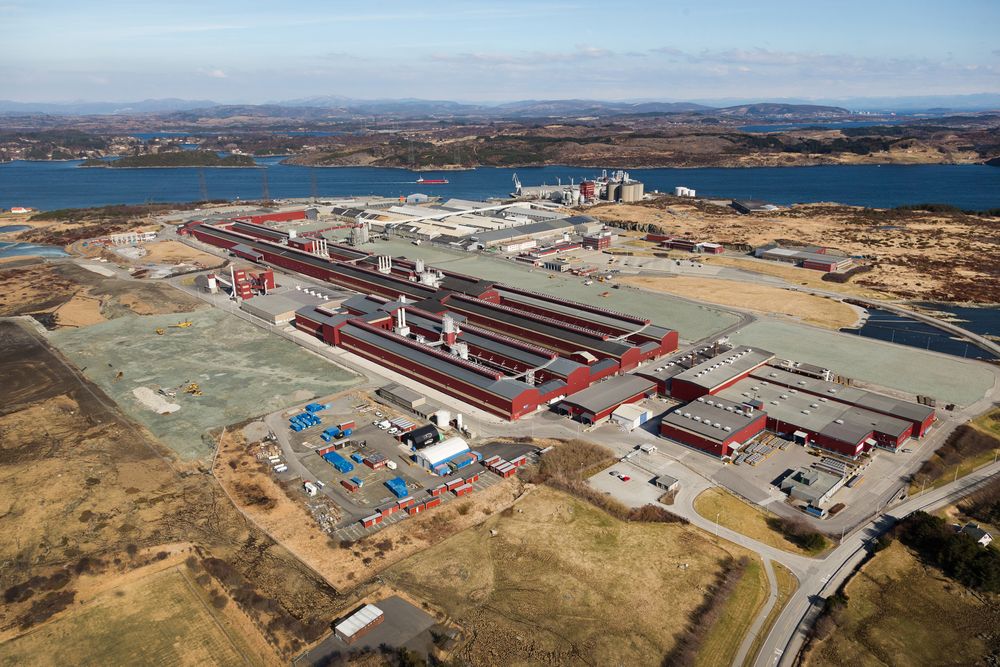 Hydros aluminiumsverk på Karmøy skal fornyes for 3.9 milliarder.  Foto: Hydro