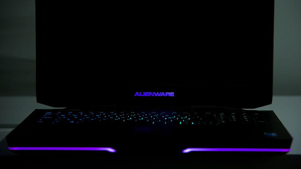 Du må virkelig sette pris på neonfargene for å virkelig nyte Alienware-maskinen. 