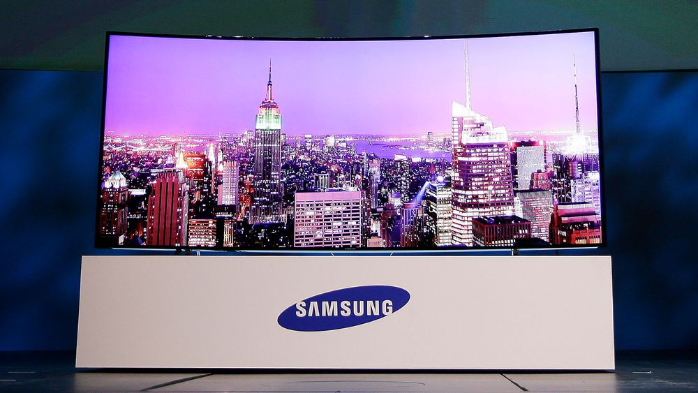 Stort og bredt fra Samsung: Ikke mange timer etter LG lanserte også Samsung en 105 tommer stor buet UHD-TV i 21:9-format. 