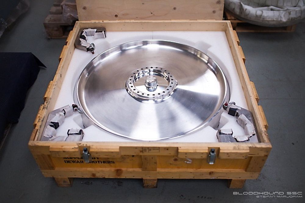 Et av de første ferdige aluminiumshjulene til Bloodhound. Det veier 105 kg og skal tåle over ti tusen omdreininger i minuttet. 