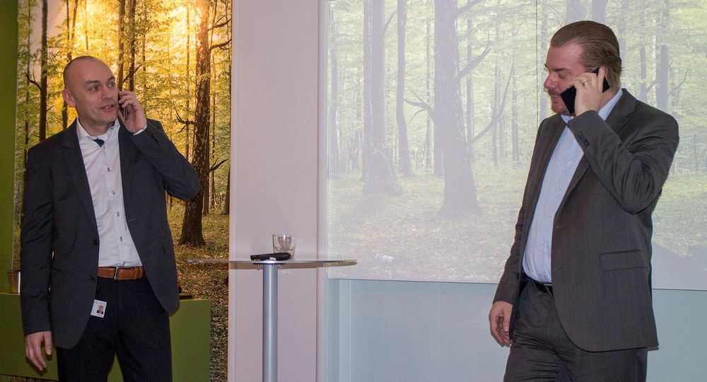 Først med VoLTE: Telenor Norges nye teknologidirektør Magnus Zetterberg og sjefen for mobildivisjonen i Telenor Norge, Bjørn Ivar Moen tok den første samtalen over 4G i Norge. 