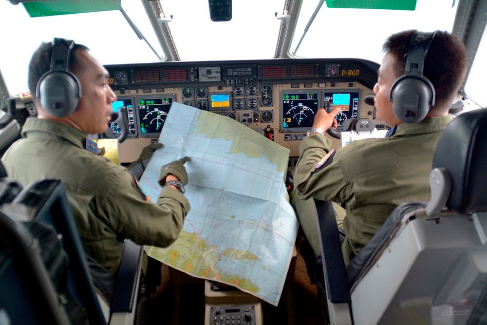 Indonesia bekrefter funn av vrakrester fra savnet fly.  