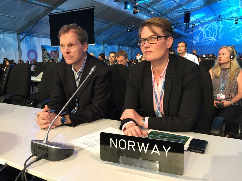 Norges forhandlingsleder Aslak Brun og klima- og miljøminister Tine Sundtoft (H) under innspurten av klimaforhandlingene i Lima tidligere i desember. En ny global klimaavtale skal etter planen vedtas i Paris om ett år. 