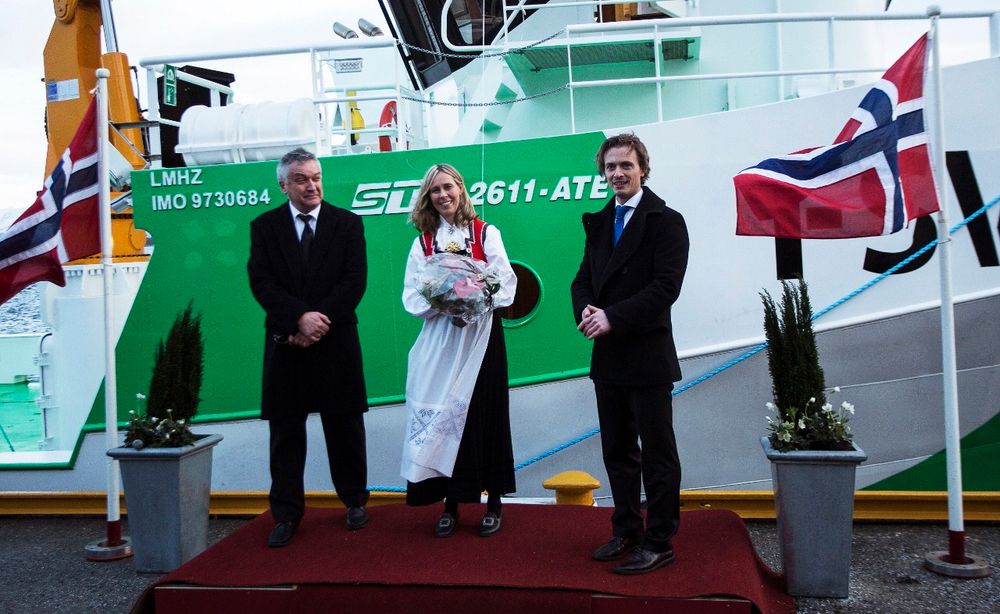 Multi Green ble døpt lørdag 7. desember 2014. Fra venstre: Peter Kristjan Vaagland fra Vaagland Båtbyggeri, gudmor Turid Lande Solheim fra Marine Harvest og Petter Thoresen fra FSV Group.