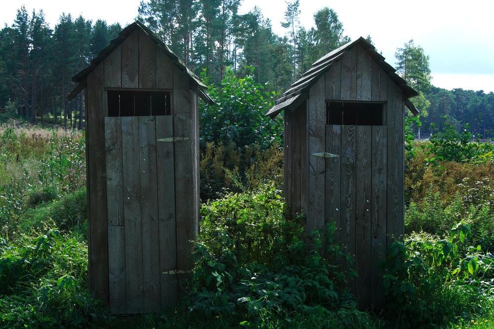 Flere tusen år etter at vannklosettet ble oppfunnet, var utedoen det foretrukne toalettet her til lands. 